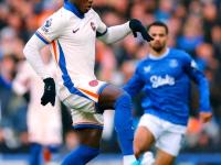 英格兰女球迷当中掀衣服的视频-九游会博彩平台