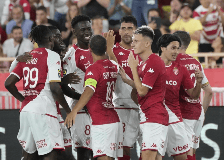 摩纳哥迎欧冠关键赛，关键时刻内部沟通，引发热议，年轻球员得到机会的简单介绍