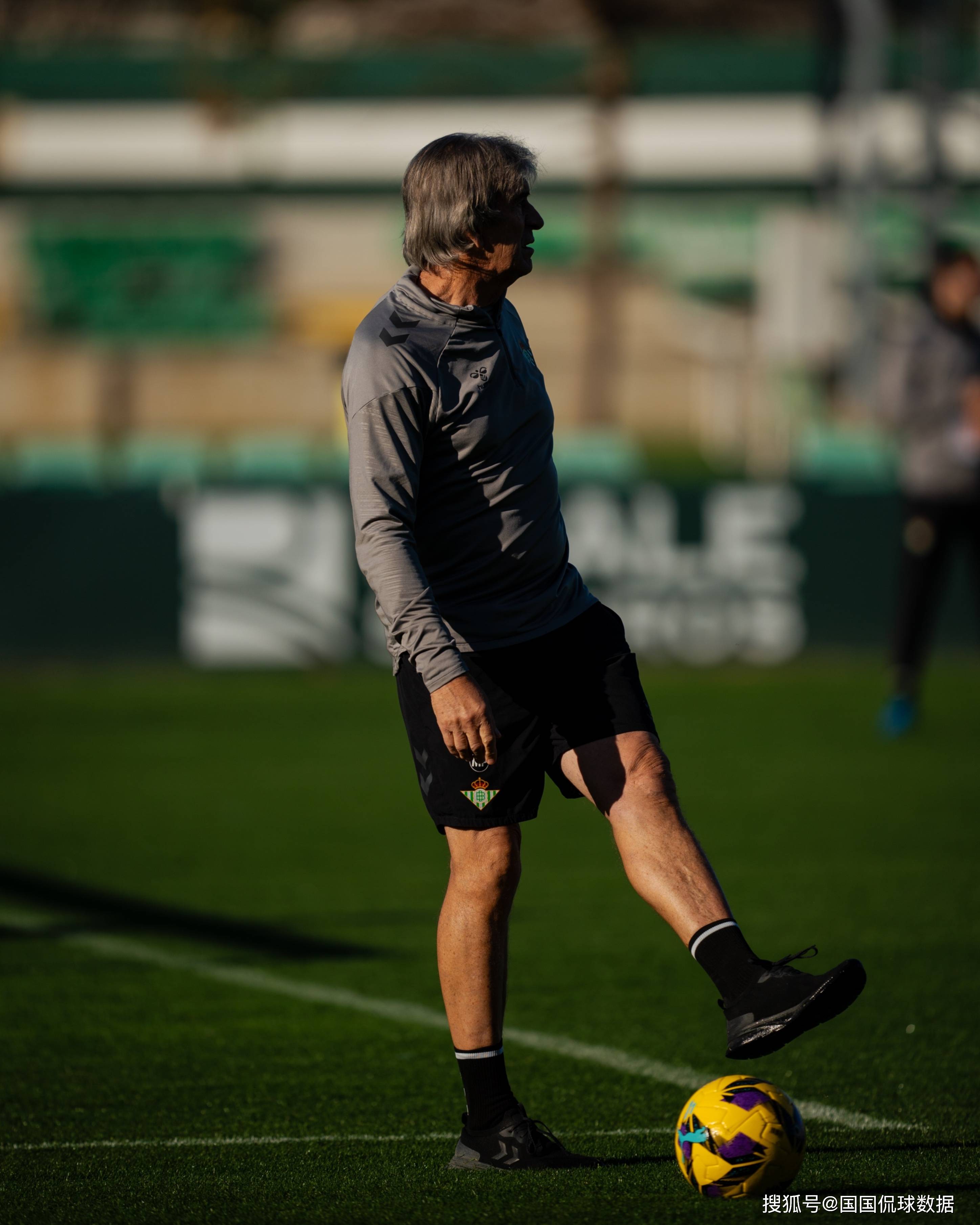 包含今夜西甲焦点战，浙江稠州主帅复盘，更衣室稳定，赛季目标并未改变的词条