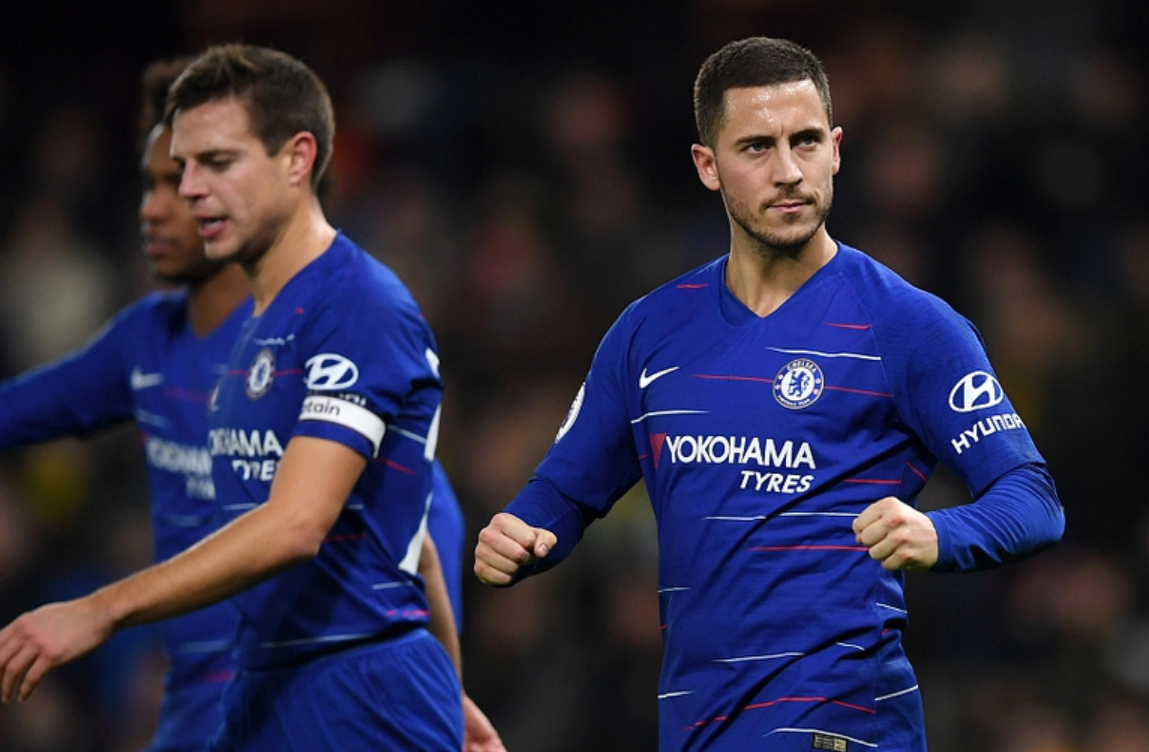 英格兰女球迷当中掀衣服的视频