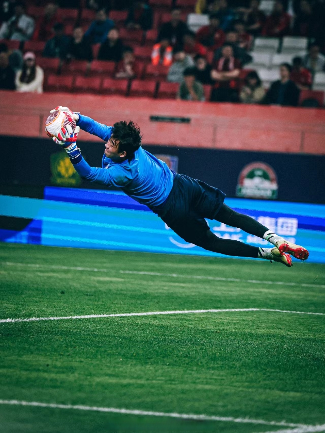 关于门兴格拉德巴赫发布备战花絮；加时末段复出首秀；NBA常规赛任务艰巨；球队文化再被提及的信息