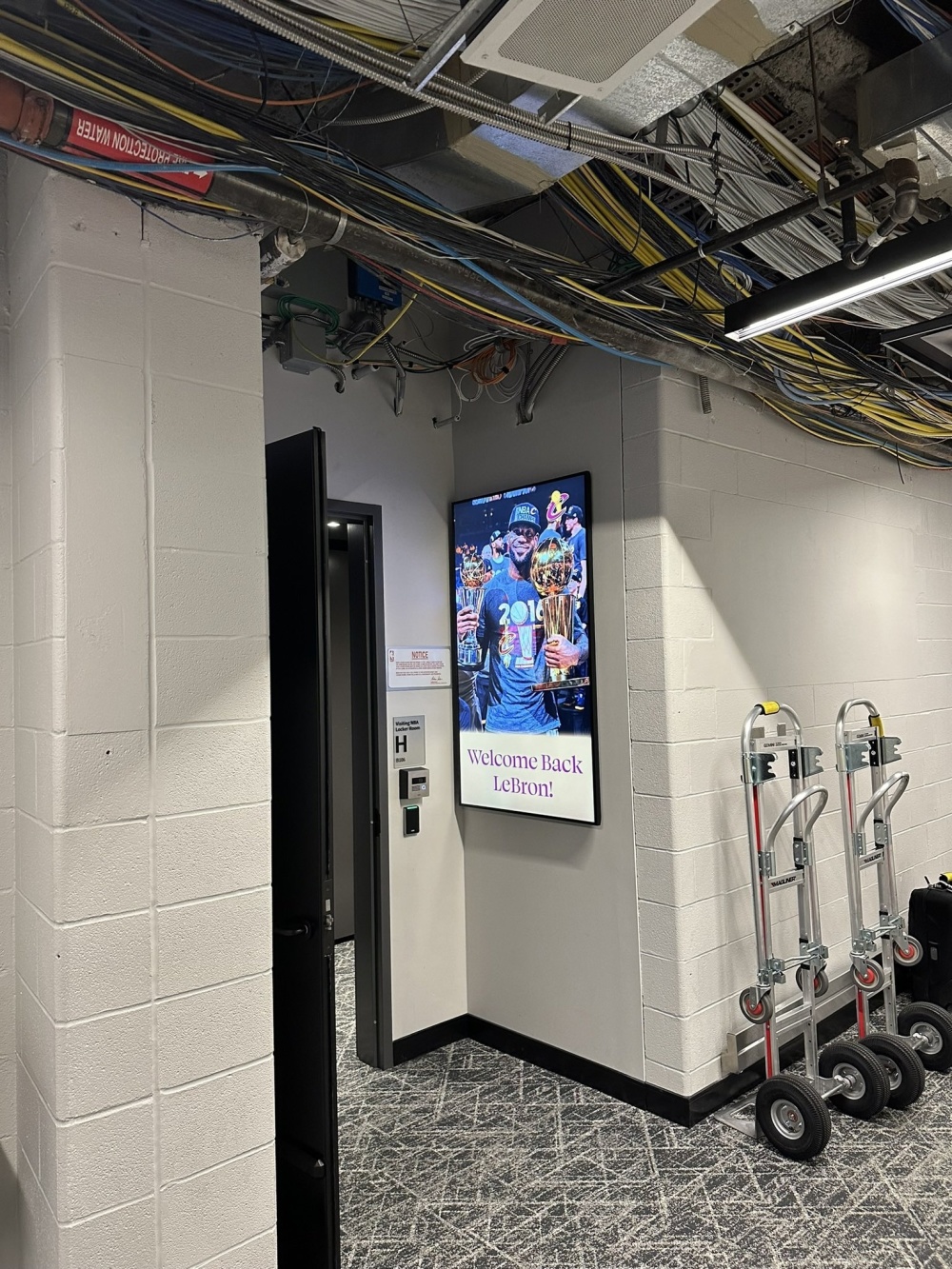 关于克里夫兰骑士内部会议纪要流出——冲刺阶段更衣室发声；NBA季后赛使命明确；数据趋势出现新变化的信息